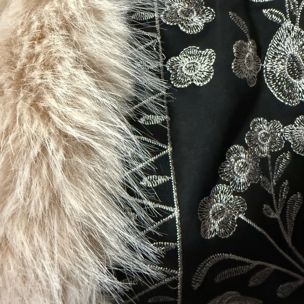 NWOT SHEIN Elegant Black Embroidered Womens Lined Faux Fur Trim Vest Size Large - Picture 4 of 6